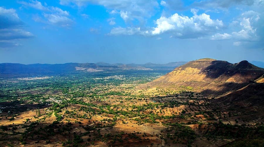 Mahabaleshwar, Maharashtra Heritage — Strawberries and valley views in the Ghats.