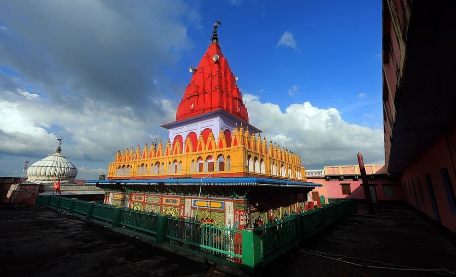 Hanuman Garhi, Ayodhya — Seventy-six steps to Hanuman's fort-temple.