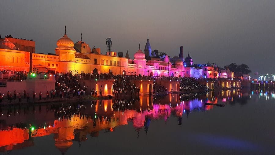 Ram Ki Paidi, Ayodhya — Ghats that light up in their thousands at Deepotsav.