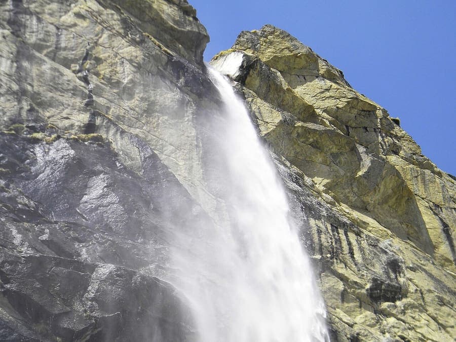 Vasudhara Falls, Badrinath — A 122-metre ribbon in the cliffs above Mana.