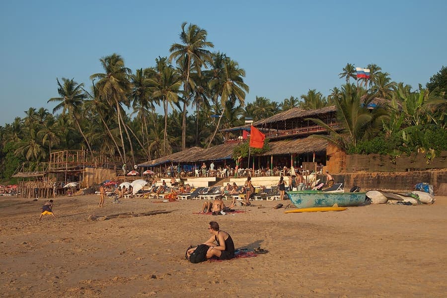 Anjuna, Goa — Flea market, cliffs and the old hippie coast.
