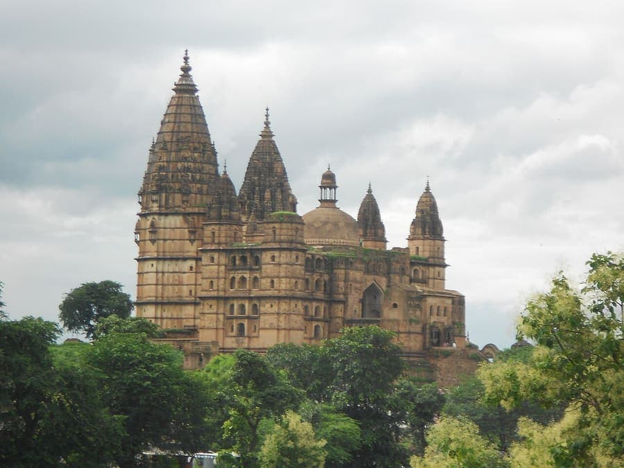Orchha, Madhya Pradesh — Bundela palaces and cenotaphs on the Betwa.