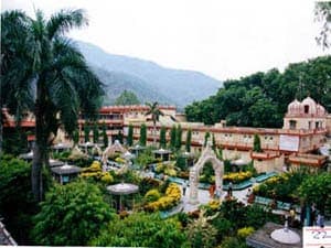 Parmarth Niketan, Rishikesh — The riverside ashram and its evening aarti.
