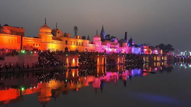 Ram Ki Paidi, Ayodhya — Ghats that light up in their thousands at Deepotsav.