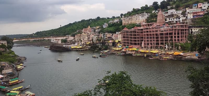 Omkareshwar, Narmada Parikrama — Jyotirlinga on an island shaped like Om.